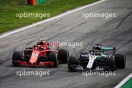 Kimi Raikkonen (FIN) Ferrari SF71H and Lewis Hamilton (GBR) Mercedes AMG F1 W09 battle for the lead of the race. 02.09.2018. Formula 1 World Championship, Rd 14, Italian Grand Prix, Monza, Italy, Race Day.