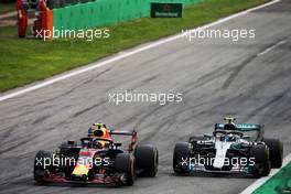 Max Verstappen (NLD) Red Bull Racing RB14 and Valtteri Bottas (FIN) Mercedes AMG F1 W09 battle for position. 02.09.2018. Formula 1 World Championship, Rd 14, Italian Grand Prix, Monza, Italy, Race Day.
