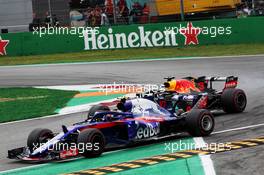 Daniel Ricciardo (AUS) Red Bull Racing RB14 and Pierre Gasly (FRA) Scuderia Toro Rosso STR13 battle for position. 02.09.2018. Formula 1 World Championship, Rd 14, Italian Grand Prix, Monza, Italy, Race Day.