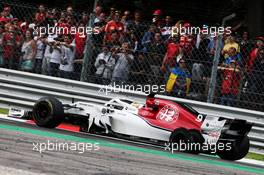 Marcus Ericsson (SWE) Sauber C37 with a puncture at the start of the race. 02.09.2018. Formula 1 World Championship, Rd 14, Italian Grand Prix, Monza, Italy, Race Day.