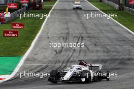 Marcus Ericsson (SWE) Sauber C37 with a puncture at the start of the race. 02.09.2018. Formula 1 World Championship, Rd 14, Italian Grand Prix, Monza, Italy, Race Day.