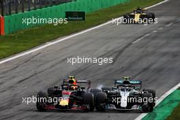 Max Verstappen (NLD) Red Bull Racing RB14 and Valtteri Bottas (FIN) Mercedes AMG F1 W09 battle for position. 02.09.2018. Formula 1 World Championship, Rd 14, Italian Grand Prix, Monza, Italy, Race Day.