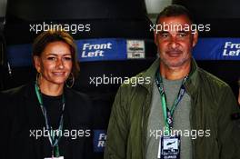 Ruud Gullit (NLD) Football Manager with his partner Karin de Rooij (NLD). 01.09.2018. Formula 1 World Championship, Rd 14, Italian Grand Prix, Monza, Italy, Qualifying Day.