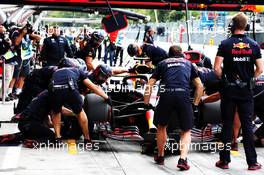 Daniel Ricciardo (AUS) Red Bull Racing RB14 practices a pit stop. 01.09.2018. Formula 1 World Championship, Rd 14, Italian Grand Prix, Monza, Italy, Qualifying Day.