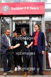 Mike Manley (GBR) Fiat Chrysler Automobiles CEO (Centre) with John Elkann (ITA) FIAT Chrysler Automobiles Chairman. 02.09.2018. Formula 1 World Championship, Rd 14, Italian Grand Prix, Monza, Italy, Race Day.