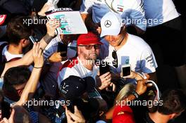 Valtteri Bottas (FIN) Mercedes AMG F1 with fans. 30.08.2018. Formula 1 World Championship, Rd 14, Italian Grand Prix, Monza, Italy, Preparation Day.
