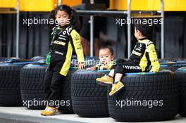 Young Renault Sport F1 Team fans. 05.10.2018. Formula 1 World Championship, Rd 17, Japanese Grand Prix, Suzuka, Japan, Practice Day.