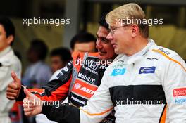 (L to R): Aguri Suzuki (JPN) with Mika Hakkinen (FIN). 05.10.2018. Formula 1 World Championship, Rd 17, Japanese Grand Prix, Suzuka, Japan, Practice Day.