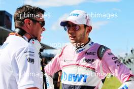 Esteban Ocon (FRA) Racing Point Force India F1 Team with Bradley Joyce (GBR) Racing Point Force India F1 Race Engineer on the grid. 07.10.2018. Formula 1 World Championship, Rd 17, Japanese Grand Prix, Suzuka, Japan, Race Day.