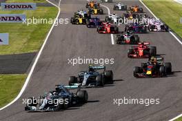 Lewis Hamilton (GBR) Mercedes AMG F1 W09 leads at the start of the race. 07.10.2018. Formula 1 World Championship, Rd 17, Japanese Grand Prix, Suzuka, Japan, Race Day.