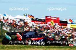 Brendon Hartley (NZL) Scuderia Toro Rosso STR13. 07.10.2018. Formula 1 World Championship, Rd 17, Japanese Grand Prix, Suzuka, Japan, Race Day.