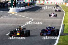 (L to R): Daniel Ricciardo (AUS) Red Bull Racing RB14 and Pierre Gasly (FRA) Scuderia Toro Rosso STR13 battle for position. 07.10.2018. Formula 1 World Championship, Rd 17, Japanese Grand Prix, Suzuka, Japan, Race Day.