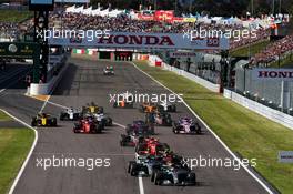 Lewis Hamilton (GBR) Mercedes AMG F1 W09 leads at the start of the race. 07.10.2018. Formula 1 World Championship, Rd 17, Japanese Grand Prix, Suzuka, Japan, Race Day.