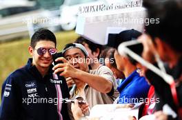 Esteban Ocon (FRA) Racing Point Force India F1 Team with fans. 06.10.2018. Formula 1 World Championship, Rd 17, Japanese Grand Prix, Suzuka, Japan, Qualifying Day.