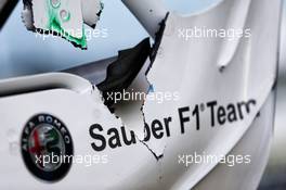 The damaged Sauber C37 of Marcus Ericsson (SWE) Sauber F1 Team, who crashed in qualifying. 06.10.2018. Formula 1 World Championship, Rd 17, Japanese Grand Prix, Suzuka, Japan, Qualifying Day.