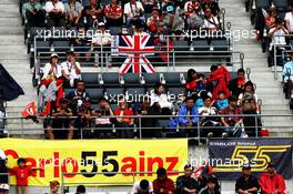 Carlos Sainz Jr (ESP) Renault Sport F1 Team banner and fans in the grandstand. 06.10.2018. Formula 1 World Championship, Rd 17, Japanese Grand Prix, Suzuka, Japan, Qualifying Day.