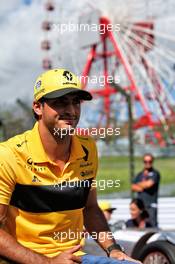Carlos Sainz Jr (ESP) Renault Sport F1 Team on the drivers parade. 07.10.2018. Formula 1 World Championship, Rd 17, Japanese Grand Prix, Suzuka, Japan, Race Day.