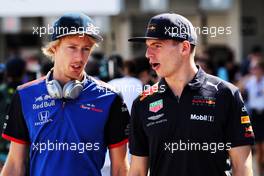 (L to R): Brendon Hartley (NZL) Scuderia Toro Rosso with Max Verstappen (NLD) Red Bull Racing on the drivers parade. 07.10.2018. Formula 1 World Championship, Rd 17, Japanese Grand Prix, Suzuka, Japan, Race Day.