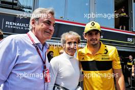 (L to R): Carlos Sainz (ESP) with Alain Prost (FRA) Renault Sport F1 Team Special Advisor and Carlos Sainz Jr (ESP) Renault Sport F1 Team. 25.05.2018. Formula 1 World Championship, Rd 6, Monaco Grand Prix, Monte Carlo, Monaco, Friday.