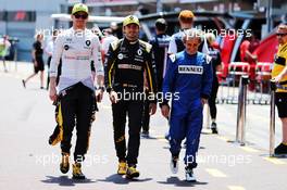 (L to R): Nico Hulkenberg (GER) Renault Sport F1 Team with Carlos Sainz Jr (ESP) Renault Sport F1 Team and Alain Prost (FRA) Renault Sport F1 Team Special Advisor. 25.05.2018. Formula 1 World Championship, Rd 6, Monaco Grand Prix, Monte Carlo, Monaco, Friday.