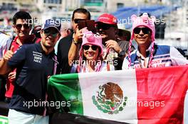 Sergio Perez (MEX) Sahara Force India F1 with fans. 25.05.2018. Formula 1 World Championship, Rd 6, Monaco Grand Prix, Monte Carlo, Monaco, Friday.