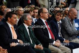 HSH Prince Albert of Monaco (MON) with Jackie Stewart (GBR); Mark Stewart (GBR); Paul Stewart; and Adrian Newey (GBR) Red Bull Racing Chief Technical Officer at the Amber Lounge Fashion Show. 25.05.2018. Formula 1 World Championship, Rd 6, Monaco Grand Prix, Monte Carlo, Monaco, Friday.