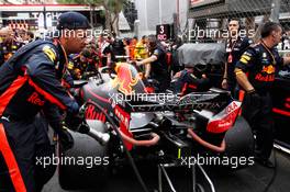 Daniel Ricciardo (AUS) Red Bull Racing RB14 on the grid. 27.05.2018. Formula 1 World Championship, Rd 6, Monaco Grand Prix, Monte Carlo, Monaco, Race Day.