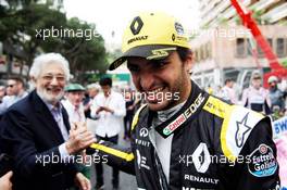 (L to R): Placido Domingo (ESP) and Carlos Sainz Jr (ESP) Renault Sport F1 Team on the grid. 27.05.2018. Formula 1 World Championship, Rd 6, Monaco Grand Prix, Monte Carlo, Monaco, Race Day.
