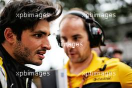 Carlos Sainz Jr (ESP) Renault Sport F1 Team on the grid. 27.05.2018. Formula 1 World Championship, Rd 6, Monaco Grand Prix, Monte Carlo, Monaco, Race Day.