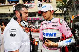 (L to R): Bradley Joyce (GBR) Sahara Force India F1 Race Engineer with Esteban Ocon (FRA) Sahara Force India F1 Team on the grid. 27.05.2018. Formula 1 World Championship, Rd 6, Monaco Grand Prix, Monte Carlo, Monaco, Race Day.