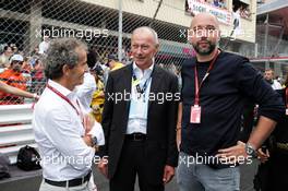 (L to R): Alain Prost (FRA) Renault Sport F1 Team Special Advisor with Thierry Bollore (FRA) Renault Chief Competitive Officer and Cyril Abiteboul (FRA) Renault Sport F1 Managing Director on the grid. 27.05.2018. Formula 1 World Championship, Rd 6, Monaco Grand Prix, Monte Carlo, Monaco, Race Day.