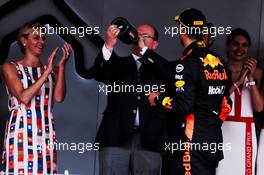 (L to R): Princess Charlene of Monaco celebrates on the podium with HSH Prince Albert of Monaco (MON) and race winner Daniel Ricciardo (AUS) Red Bull Racing. 27.05.2018. Formula 1 World Championship, Rd 6, Monaco Grand Prix, Monte Carlo, Monaco, Race Day.