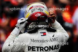 Lewis Hamilton (GBR) Mercedes AMG F1 in parc ferme. 27.05.2018. Formula 1 World Championship, Rd 6, Monaco Grand Prix, Monte Carlo, Monaco, Race Day.