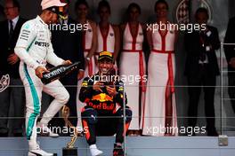(L to R): Lewis Hamilton (GBR) Mercedes AMG F1 celebrates on the podium with race winner Daniel Ricciardo (AUS) Red Bull Racing. 27.05.2018. Formula 1 World Championship, Rd 6, Monaco Grand Prix, Monte Carlo, Monaco, Race Day.