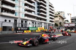 Daniel Ricciardo (AUS) Red Bull Racing RB14 leads the race. 27.05.2018. Formula 1 World Championship, Rd 6, Monaco Grand Prix, Monte Carlo, Monaco, Race Day.