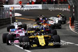 Carlos Sainz Jr (ESP) Renault Sport F1 Team RS18 at the start of the race. 27.05.2018. Formula 1 World Championship, Rd 6, Monaco Grand Prix, Monte Carlo, Monaco, Race Day.