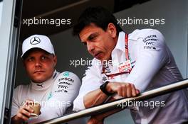 (L to R): Valtteri Bottas (FIN) Mercedes AMG F1 with Toto Wolff (GER) Mercedes AMG F1 Shareholder and Executive Director. 26.05.2018. Formula 1 World Championship, Rd 6, Monaco Grand Prix, Monte Carlo, Monaco, Qualifying Day.