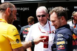 (L to R): Cyril Abiteboul (FRA) Renault Sport F1 Managing Director with Dr Helmut Marko (AUT) Red Bull Motorsport Consultant and Christian Horner (GBR) Red Bull Racing Team Principal. 26.05.2018. Formula 1 World Championship, Rd 6, Monaco Grand Prix, Monte Carlo, Monaco, Qualifying Day.