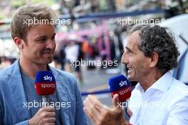 (L to R): Nico Rosberg (GER) with Alain Prost (FRA) Renault Sport F1 Team Special Advisor. 26.05.2018. Formula 1 World Championship, Rd 6, Monaco Grand Prix, Monte Carlo, Monaco, Qualifying Day.