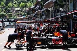 Max Verstappen (NLD) Red Bull Racing RB14 and Daniel Ricciardo (AUS) Red Bull Racing RB14 in the pits. 26.05.2018. Formula 1 World Championship, Rd 6, Monaco Grand Prix, Monte Carlo, Monaco, Qualifying Day.