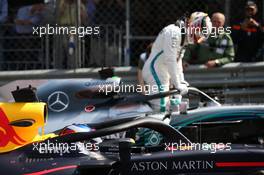 Daniel Ricciardo (AUS) Red Bull Racing RB14 and Lewis Hamilton (GBR) Mercedes AMG F1 W09. 26.05.2018. Formula 1 World Championship, Rd 6, Monaco Grand Prix, Monte Carlo, Monaco, Qualifying Day.