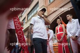 Lewis Hamilton (GBR) Mercedes AMG F1 on the drivers parade. 27.05.2018. Formula 1 World Championship, Rd 6, Monaco Grand Prix, Monte Carlo, Monaco, Race Day.