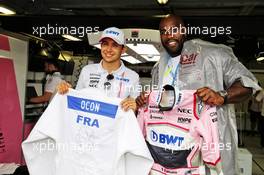(L to R): Esteban Ocon (FRA) Sahara Force India F1 Team with Teddy Riner (FRA) World Champion Judoka. 27.05.2018. Formula 1 World Championship, Rd 6, Monaco Grand Prix, Monte Carlo, Monaco, Race Day.