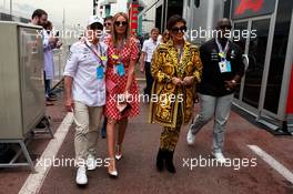 (L to R): Tommy Hilfiger (USA), Dee Hilfiger (USA), Kris Jenner (USA) and Corey Gamble (USA). 27.05.2018. Formula 1 World Championship, Rd 6, Monaco Grand Prix, Monte Carlo, Monaco, Race Day.