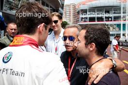 (L to R): Charles Leclerc (MON) Sauber F1 Team with Jacky Ickx (BEL) and Nicolas Todt (FRA) Driver Manager. 24.05.2018. Formula 1 World Championship, Rd 6, Monaco Grand Prix, Monte Carlo, Monaco, Practice Day.