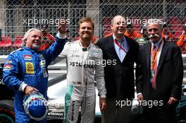 (L to R): Keke Rosberg (FIN) with Nico Rosberg (GER); HSH Prince Albert of Monaco (MON); and Chase Carey (USA) Formula One Group Chairman. 24.05.2018. Formula 1 World Championship, Rd 6, Monaco Grand Prix, Monte Carlo, Monaco, Practice Day.