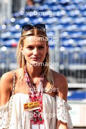 Anna de Ferran (BRA) girlfriend of Stoffel Vandoorne (BEL) McLaren. 24.05.2018. Formula 1 World Championship, Rd 6, Monaco Grand Prix, Monte Carlo, Monaco, Practice Day.