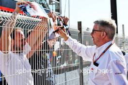 Ross Brawn (GBR) Managing Director, Motor Sports signs autographs for the fans. 24.05.2018. Formula 1 World Championship, Rd 6, Monaco Grand Prix, Monte Carlo, Monaco, Practice Day.