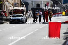 Charlie Whiting (GBR) FIA Delegate inspects the circuit during a red flag period in the second practice session. 24.05.2018. Formula 1 World Championship, Rd 6, Monaco Grand Prix, Monte Carlo, Monaco, Practice Day.