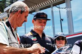 Max Verstappen (NLD) Red Bull Racing signs autographs for the fans. 23.05.2018. Formula 1 World Championship, Rd 6, Monaco Grand Prix, Monte Carlo, Monaco, Preparation Day.